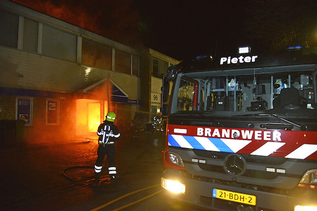 2018/47/20180218-02u08 GB 010 Zeer grote brand Jan van Gentstraat.jpg